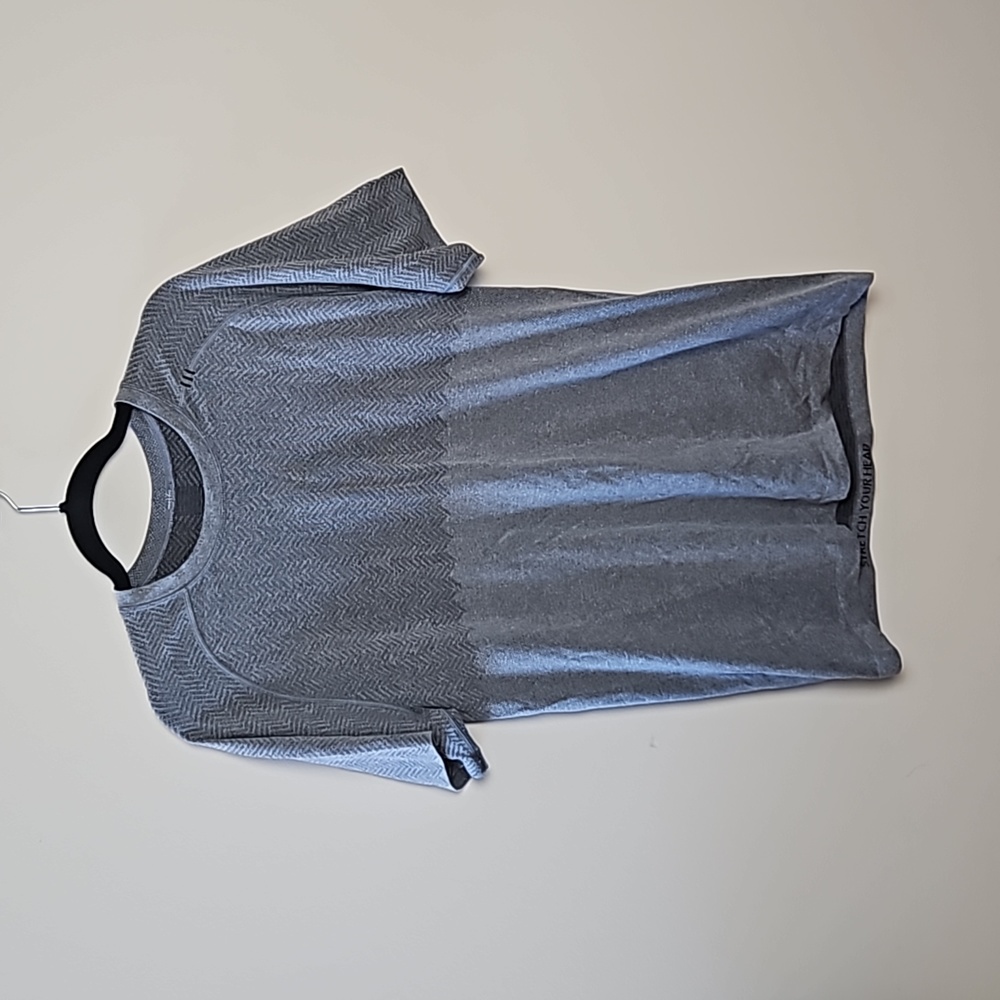 Lululemon t-shirt